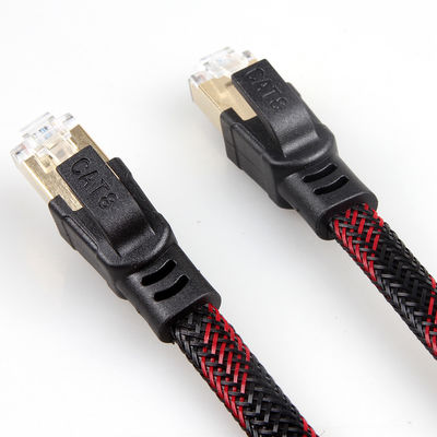 Cat8安定したナイロン編みこみのイーサネット ケーブルの赤く黒い反干渉
