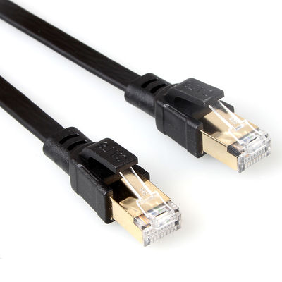 金が付いている黒い保護されたCat8平らなイーサネット ケーブルはRJ45コネクターをめっきした