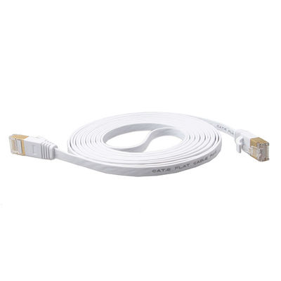 Cat6ネットワークのイーサネットLANは金によってSnagless保護されるRj45のコネクターとの白いケーブルで通信する