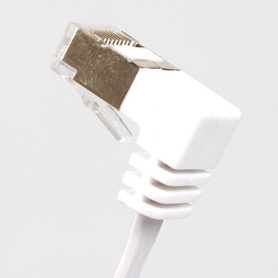 白くまっすぐで平らなパッチ ケーブル ポリ塩化ビニール ジャケット多目的UTPの盾