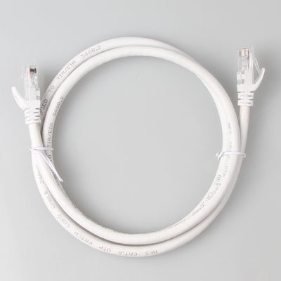 白いUTP Cat6のRJ45コネクターが付いている24AWG 7/0.2ポリ塩化ビニールLSZHのジャケットをパッチ・コード