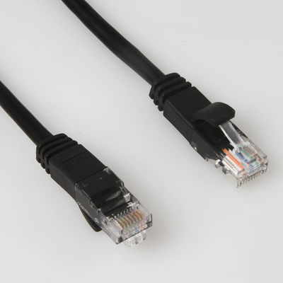 RJ45オス・コネクタが付いている黒いCCA UTP FTP Cat5eのパッチ・コード ケーブル